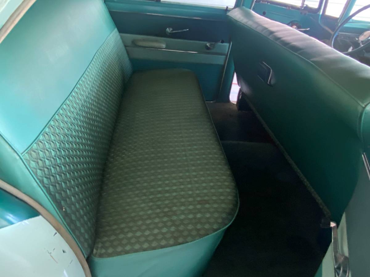 Ford-fairlane-4-door-sedan-1955-6