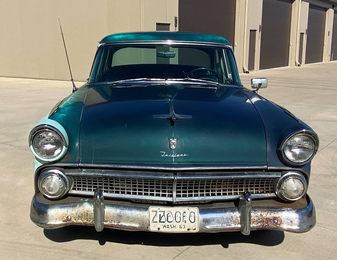 Ford-fairlane-4-door-sedan-1955-9
