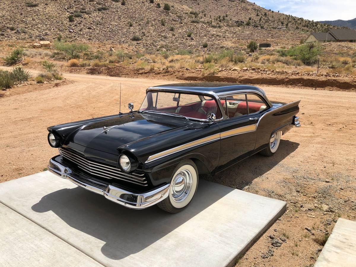 Ford-fairlane-500-1957-black-1