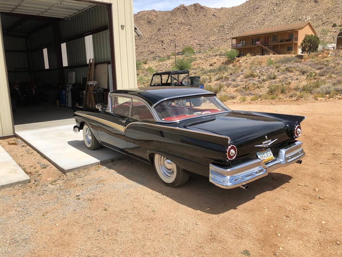 Ford-fairlane-500-1957-black-2