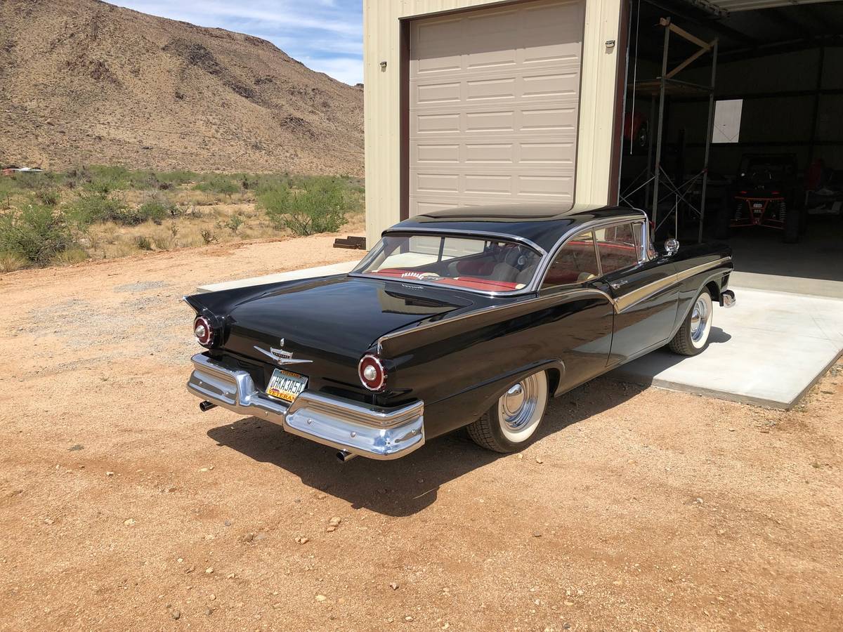 Ford-fairlane-500-1957-black-3