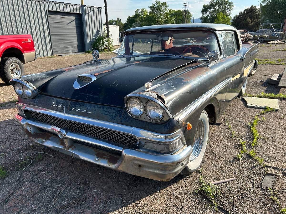 Ford-fairlane-skyliner-1958-black-17