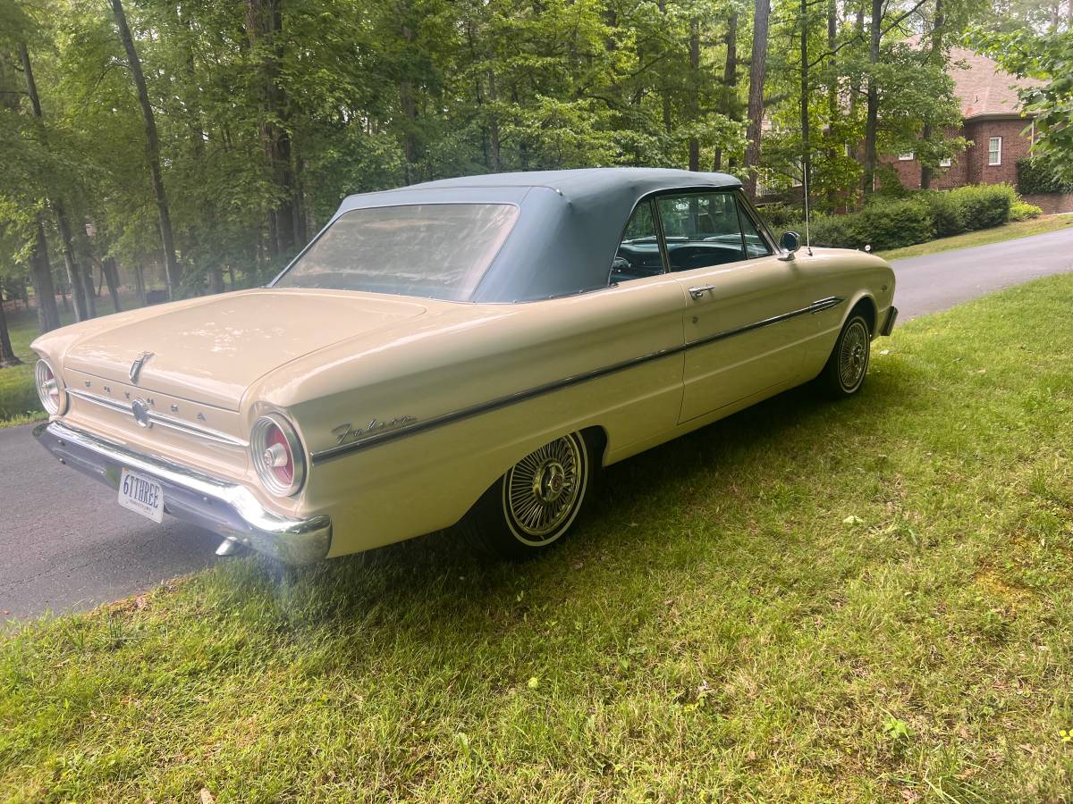Ford-falcon-futura-convertible.-1963-white-2