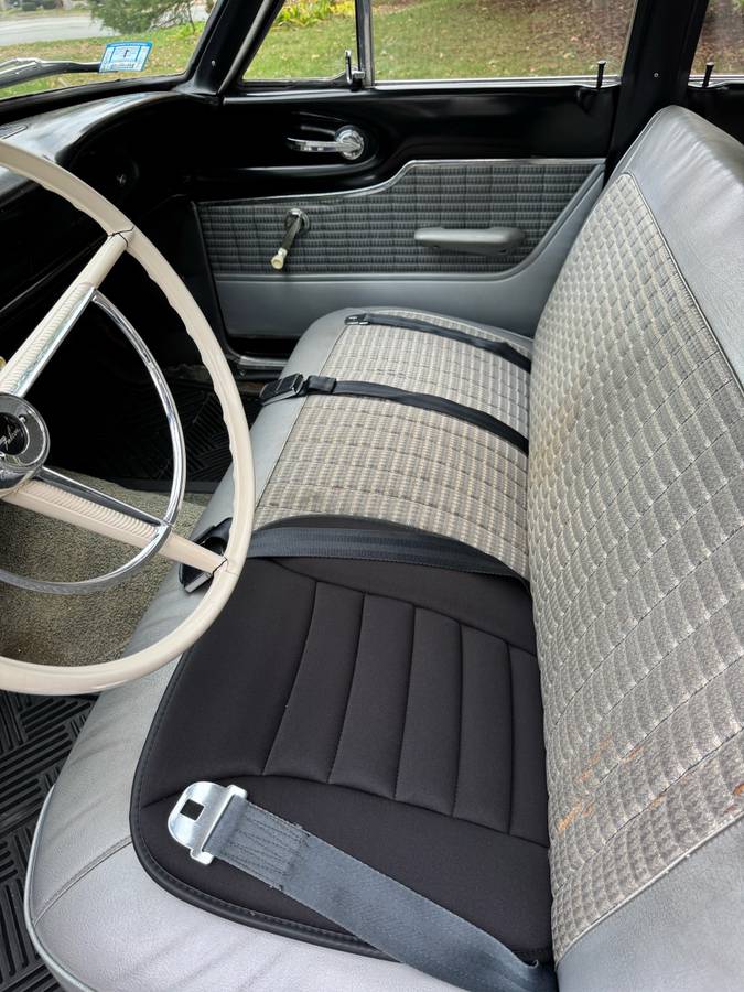 Ford-falcon-sedan-deluxe-trim-1962-black-2