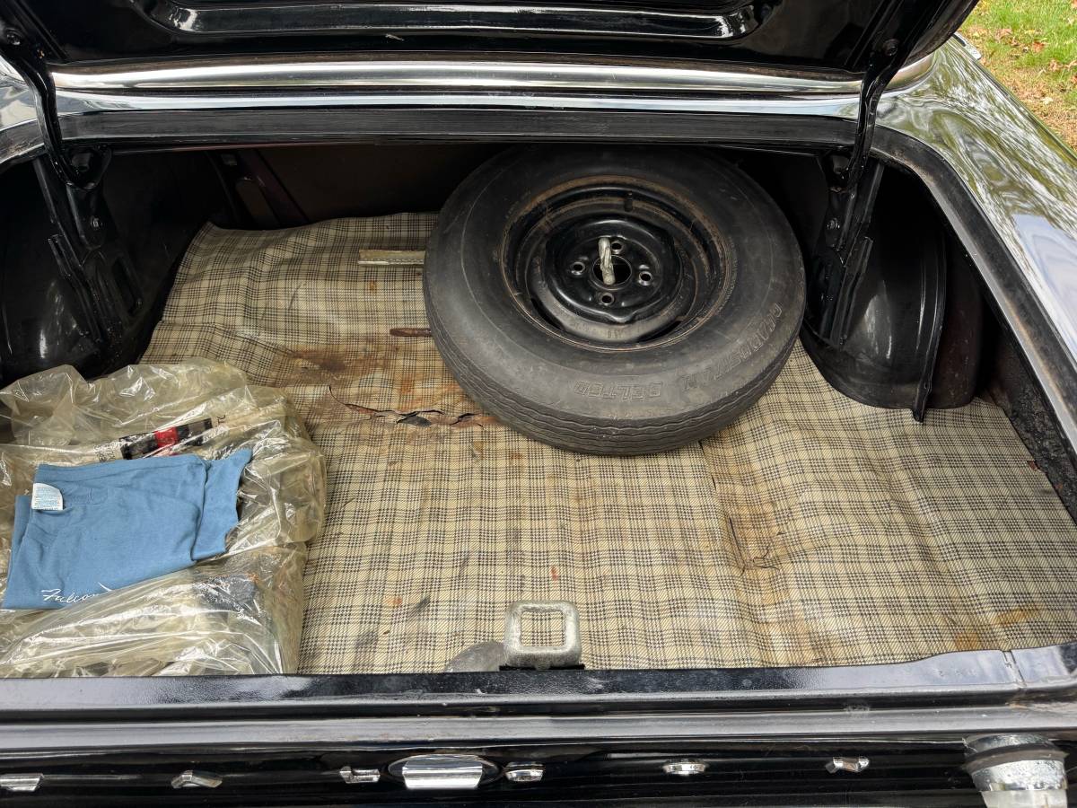 Ford-falcon-sedan-deluxe-trim-1962-black-5