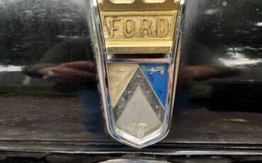 Ford-falcon-sedan-deluxe-trim-1962-black-7