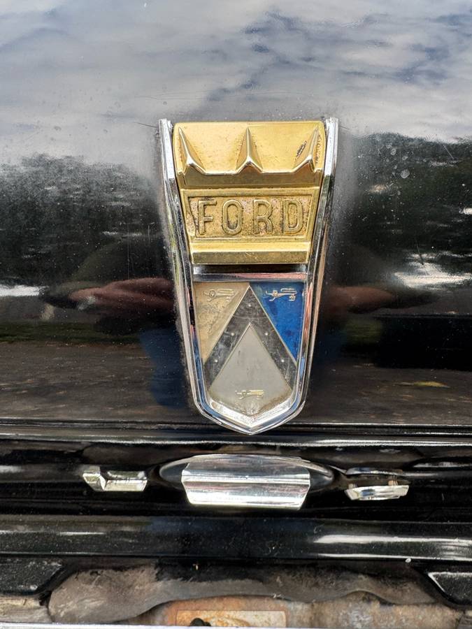 Ford-falcon-sedan-deluxe-trim-1962-black-7