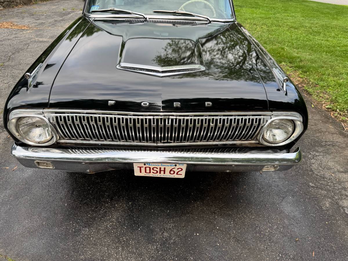 Ford-falcon-sedan-deluxe-trim-1962-black
