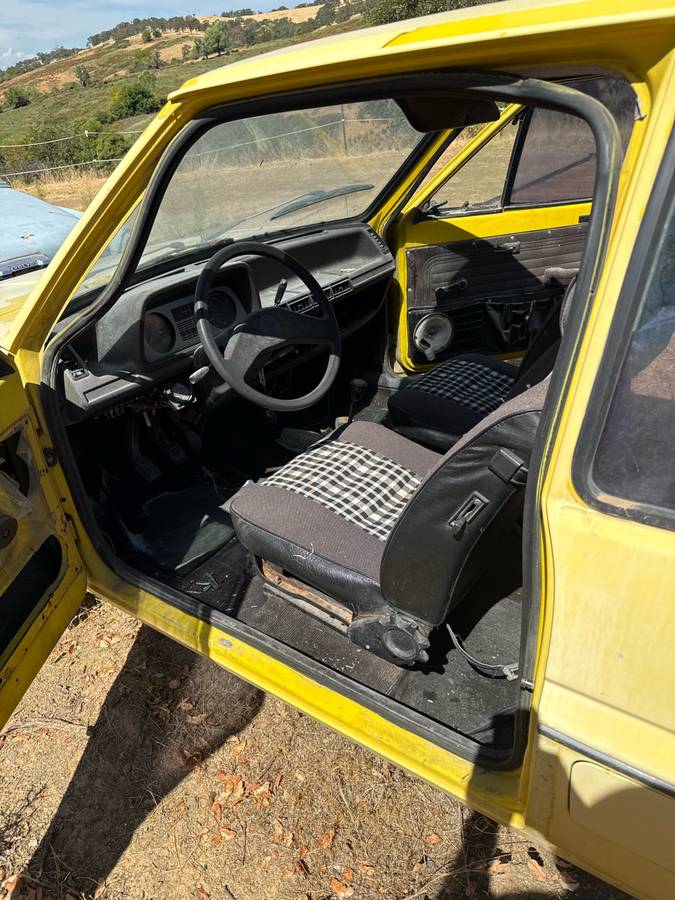 Ford-fiesta-s-1980-yellow-5