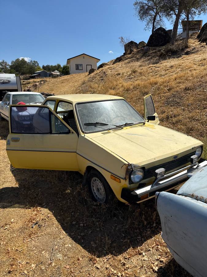Ford-fiesta-s-1980-yellow-7