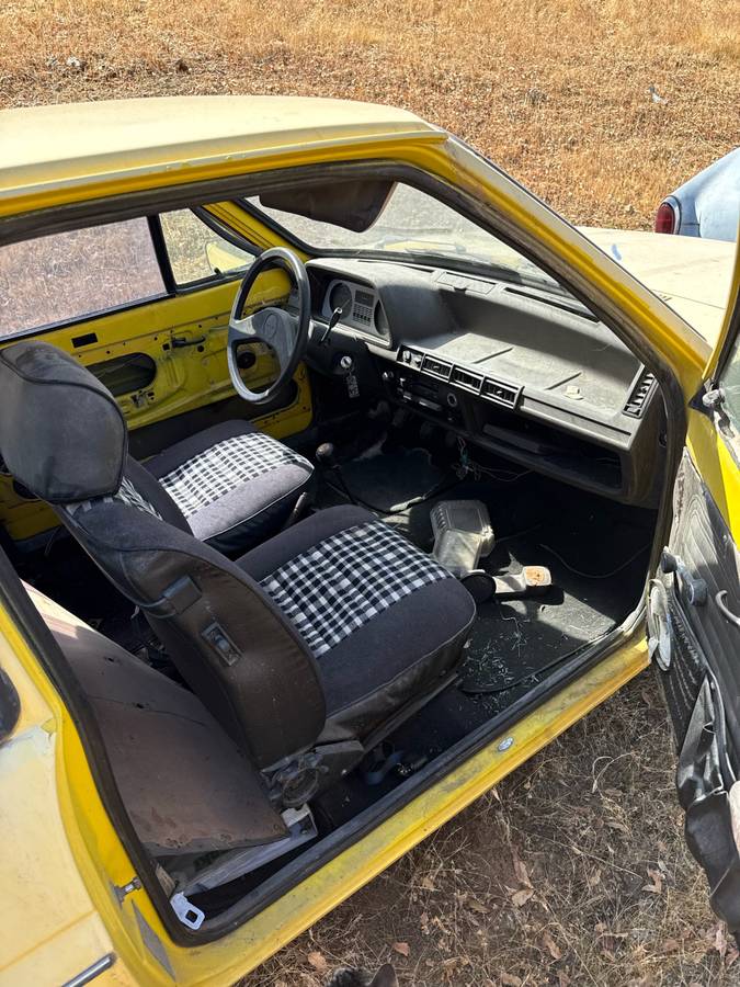 Ford-fiesta-s-1980-yellow-8