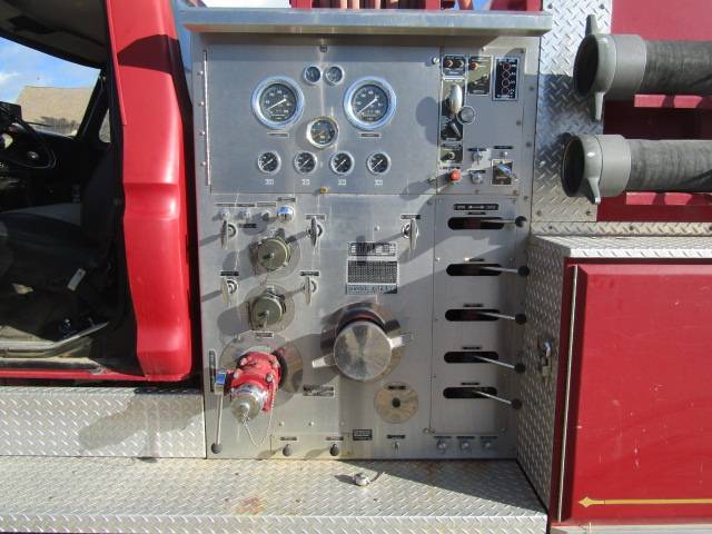 Ford-firetruck-1979-red-5