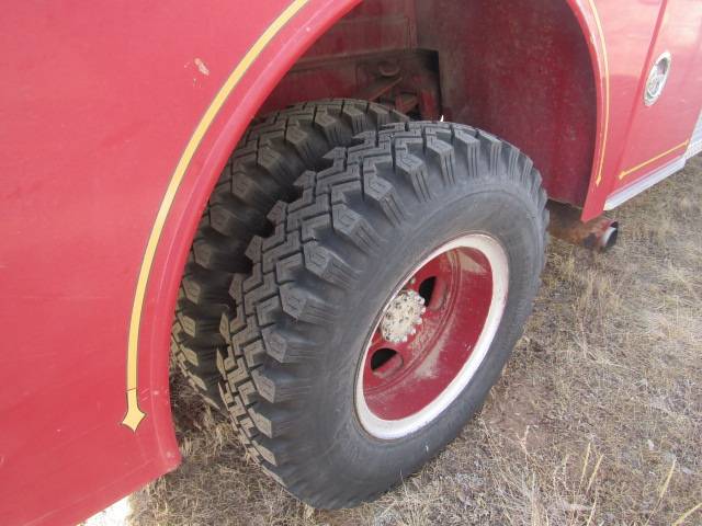 Ford-firetruck-1979-red-9