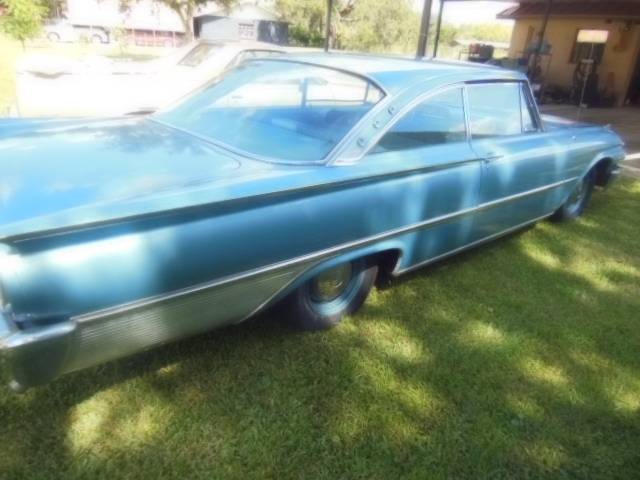 Ford-galaxie-starliner-1961-green-2