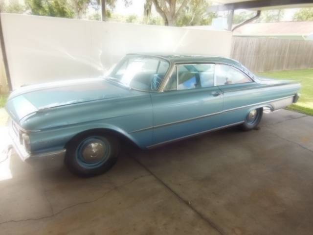 Ford-galaxie-starliner-1961-green-3