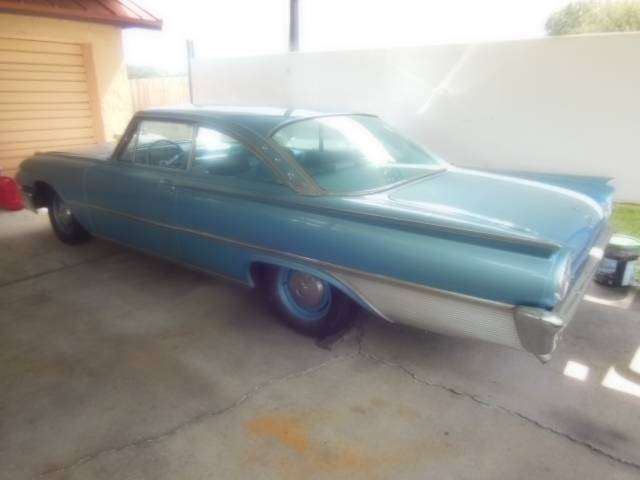 Ford-galaxie-starliner-1961-green-4