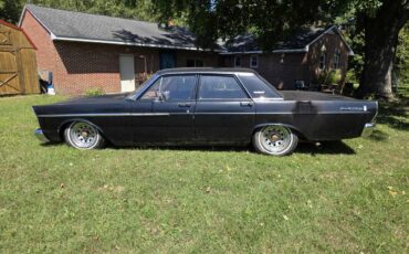 Ford-galaxy-500-1966-black-3