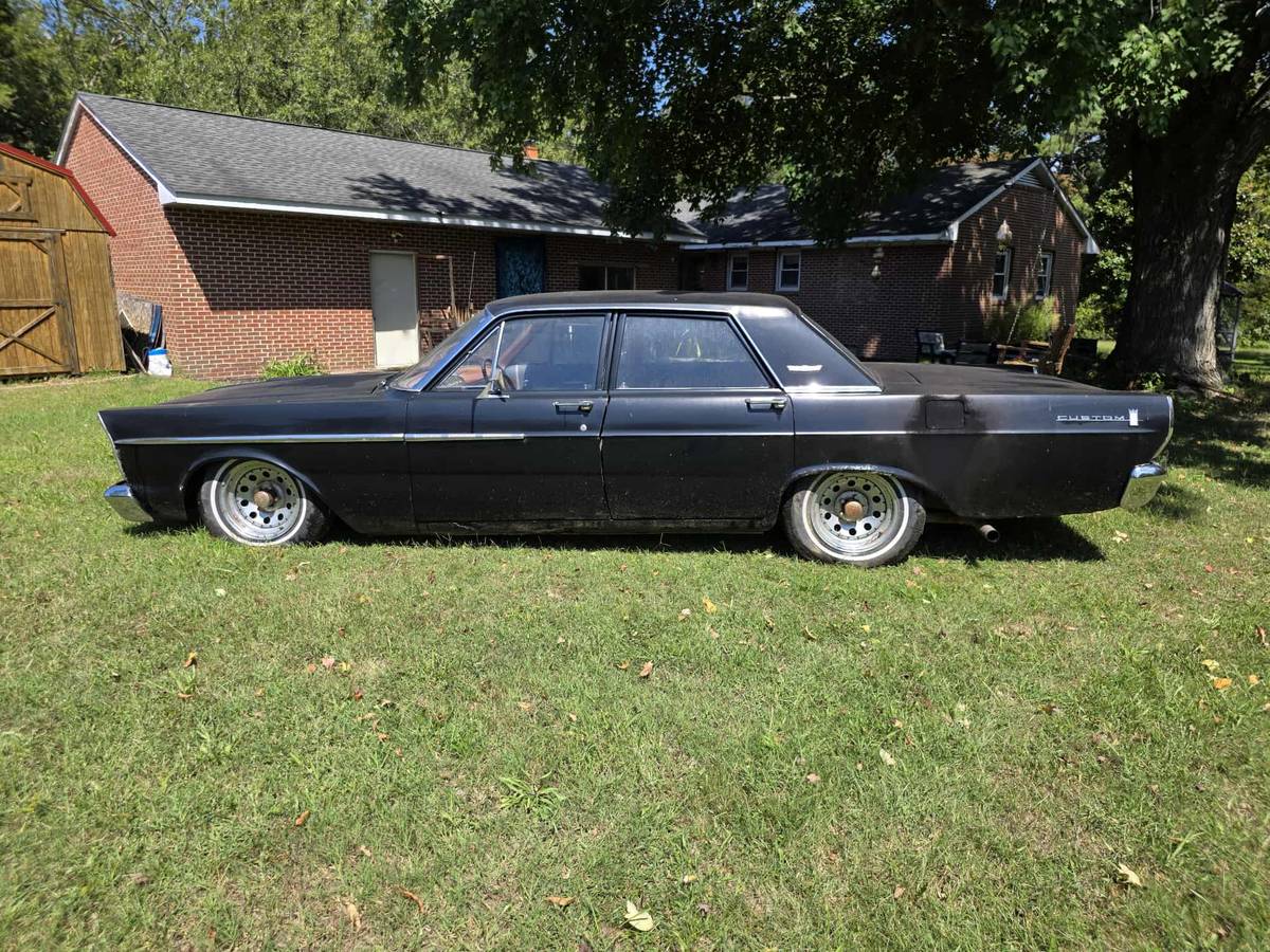 Ford-galaxy-500-1966-black-3