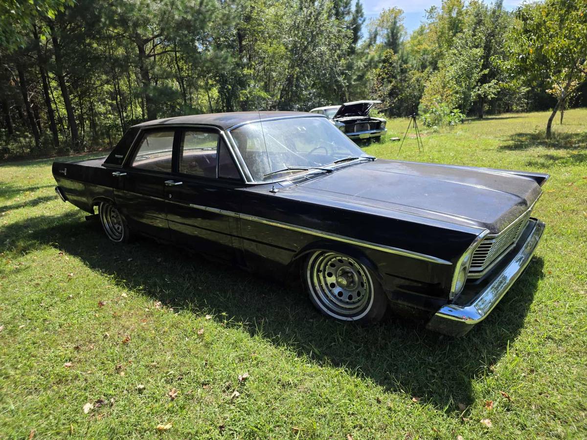 Ford-galaxy-500-1966-black-4