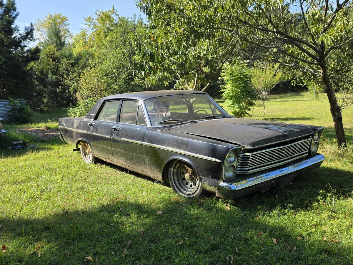Ford-galaxy-500-1966-black