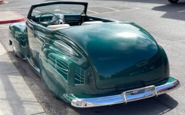 Ford-job-one-custom-show-car-1947-green-10
