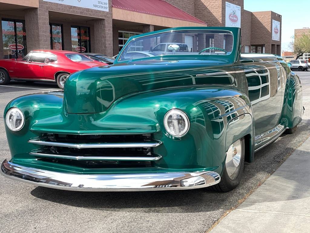 Ford-job-one-custom-show-car-1947-green-11