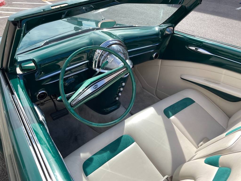 Ford-job-one-custom-show-car-1947-green-12