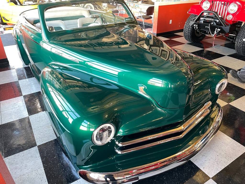 Ford-job-one-custom-show-car-1947-green-19