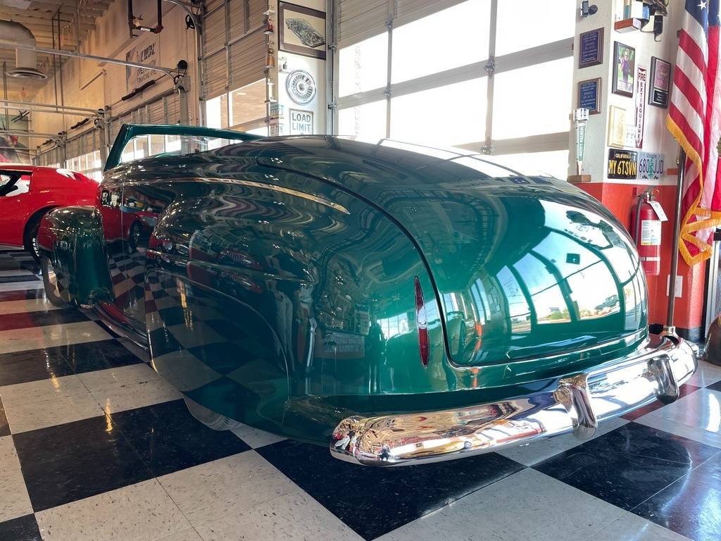 Ford-job-one-custom-show-car-1947-green-20