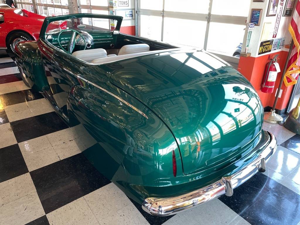Ford-job-one-custom-show-car-1947-green-21