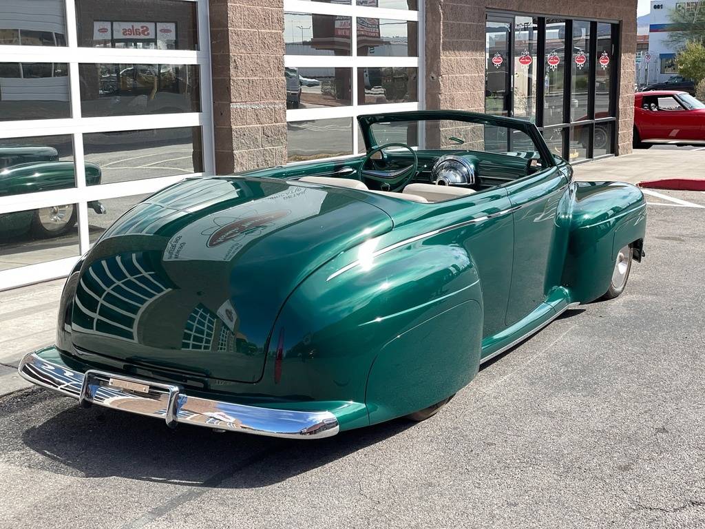 Ford-job-one-custom-show-car-1947-green-3