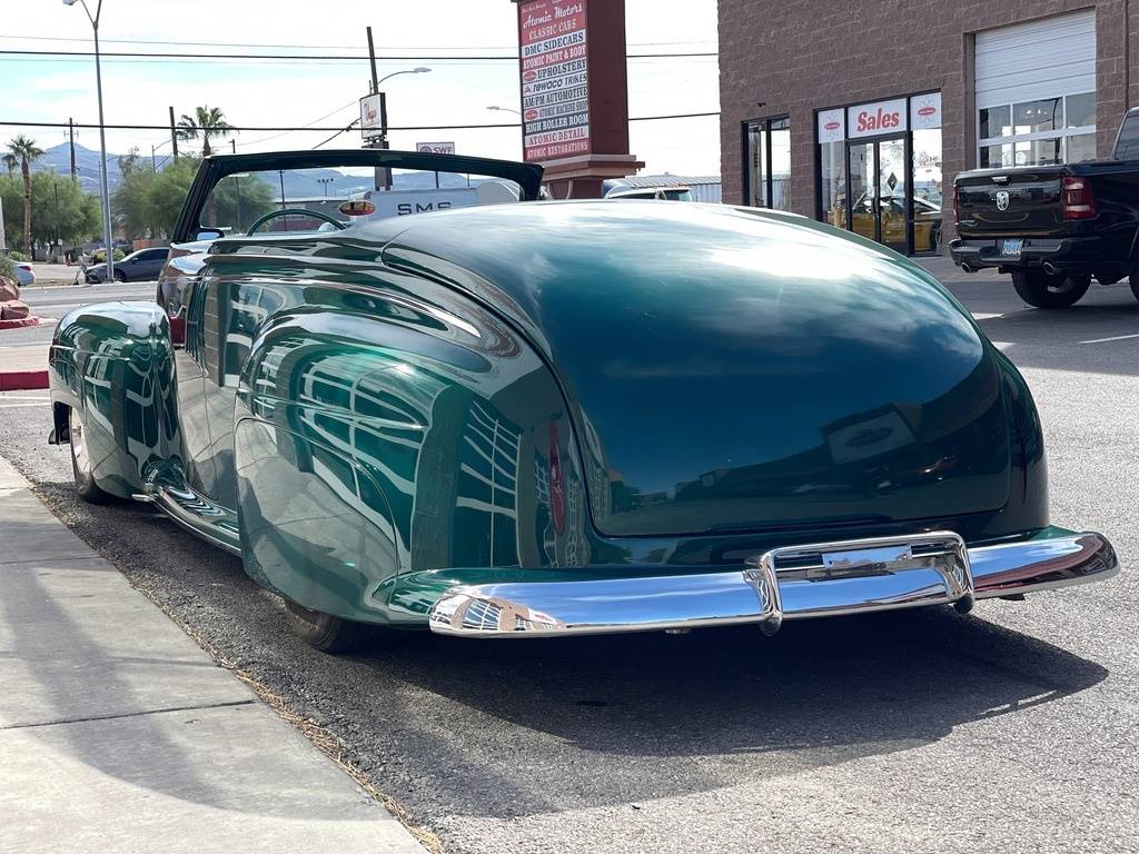 Ford-job-one-custom-show-car-1947-green-4