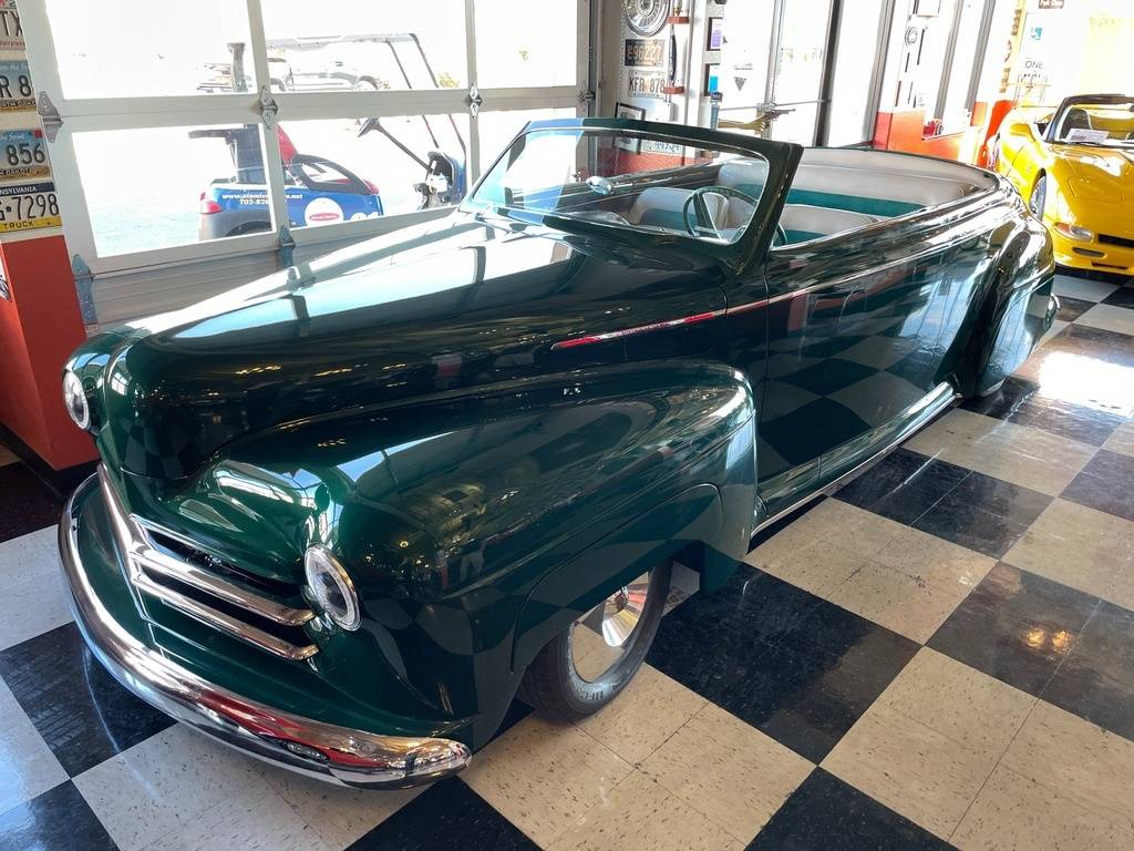 Ford-job-one-custom-show-car-1947-green-8