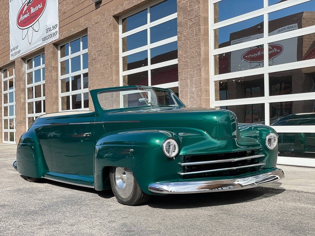 Ford-job-one-custom-show-car-1947-green