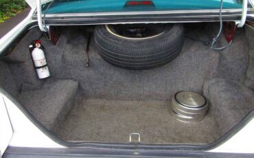 Ford-ltd-crown-victoria-1986-white-1