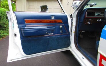 Ford-ltd-crown-victoria-1986-white-10