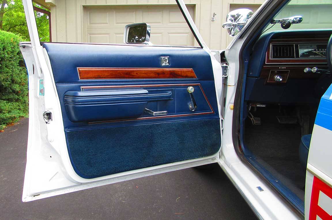 Ford-ltd-crown-victoria-1986-white-10
