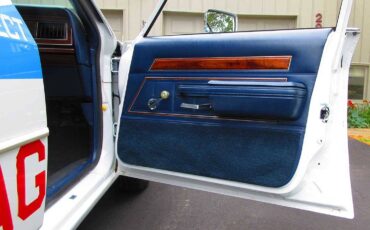 Ford-ltd-crown-victoria-1986-white-12