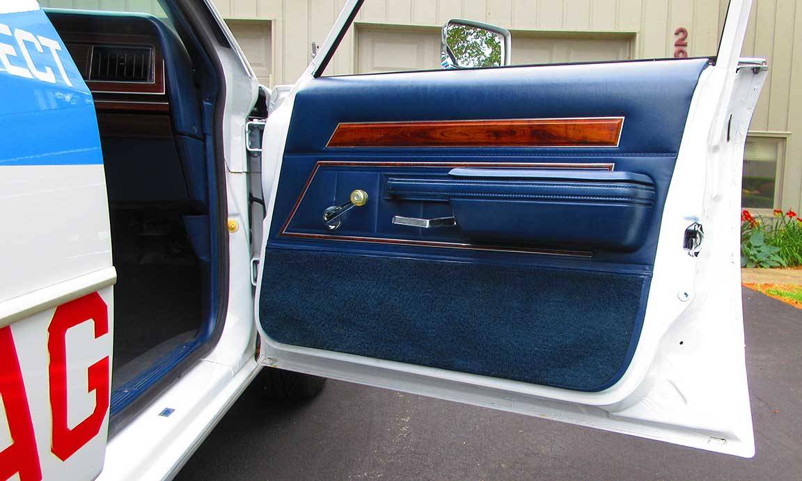 Ford-ltd-crown-victoria-1986-white-12