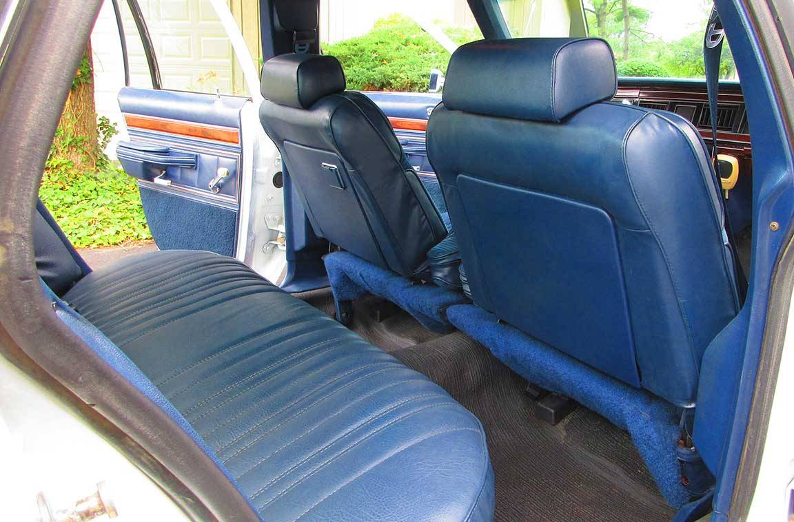 Ford-ltd-crown-victoria-1986-white-14