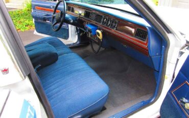 Ford-ltd-crown-victoria-1986-white-16