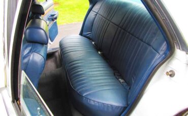 Ford-ltd-crown-victoria-1986-white-18