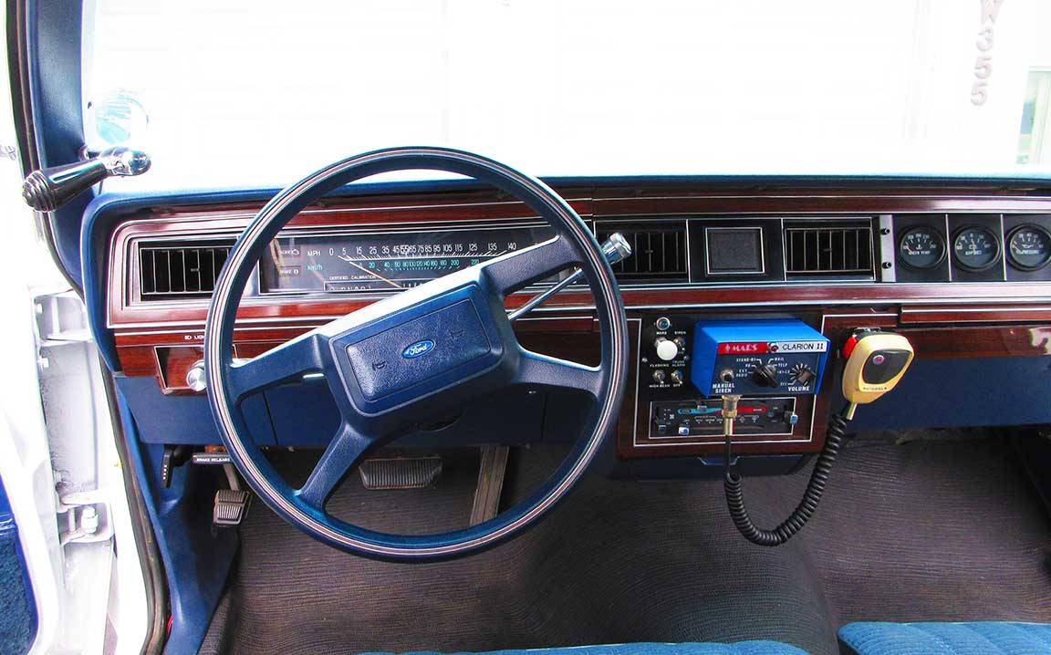 Ford-ltd-crown-victoria-1986-white-19