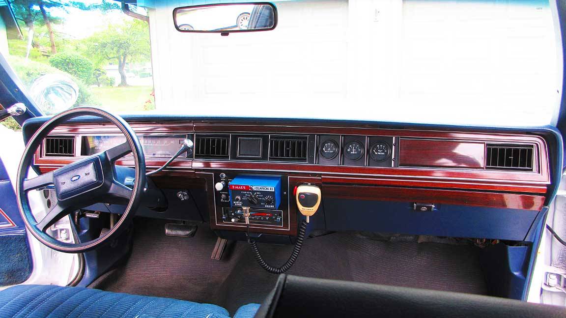 Ford-ltd-crown-victoria-1986-white-20