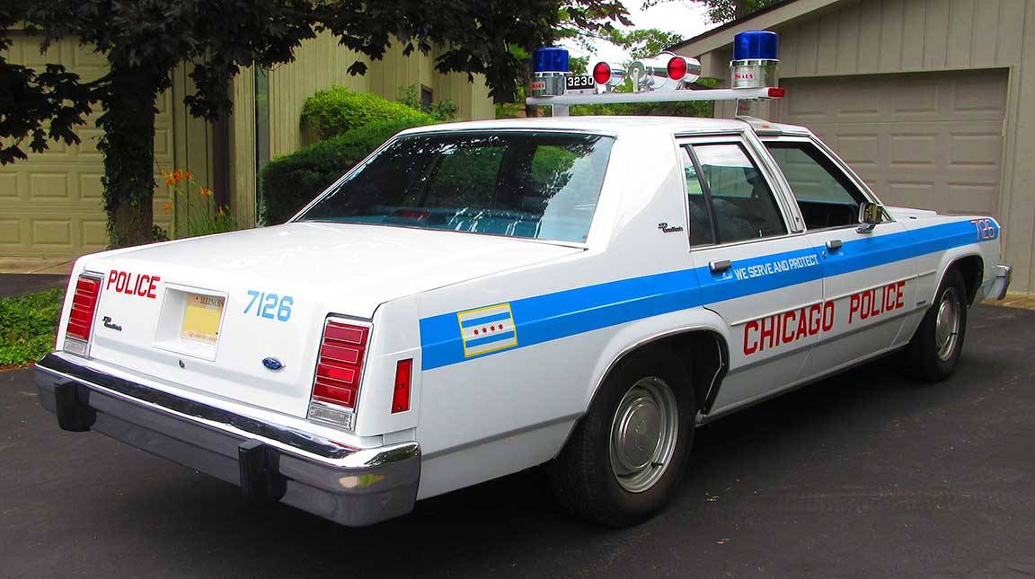 Ford-ltd-crown-victoria-1986-white-3