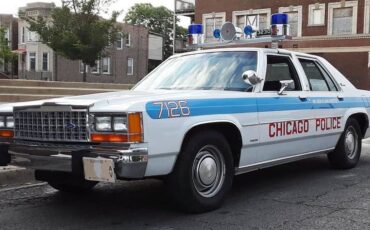 Ford-ltd-crown-victoria-1986-white