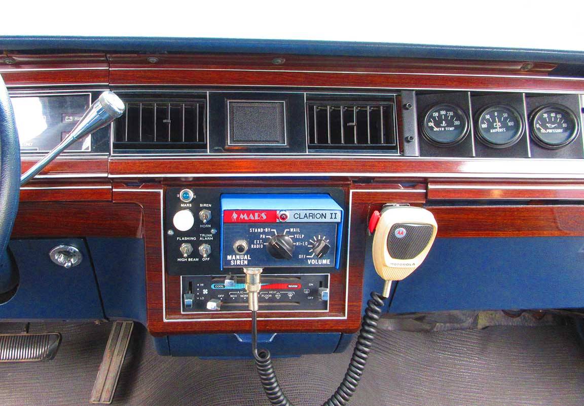 Ford-ltd-crown-victoria-1986-white-4