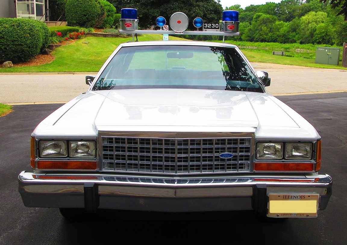 Ford-ltd-crown-victoria-1986-white-6