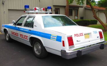Ford-ltd-crown-victoria-1986-white-7
