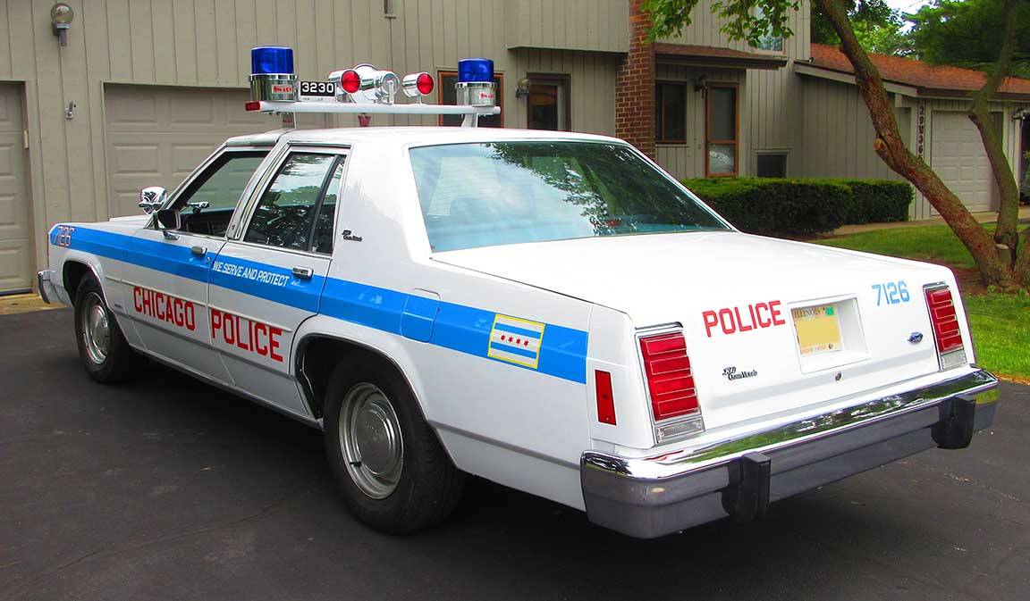Ford-ltd-crown-victoria-1986-white-7